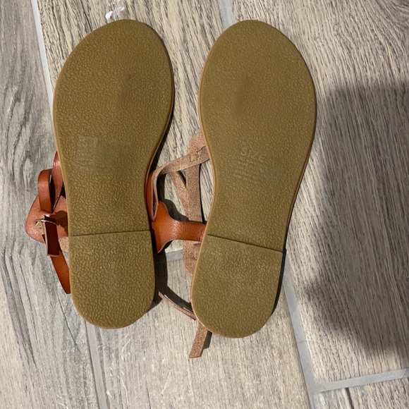 Sandals size 6 - Picture 2 of 2